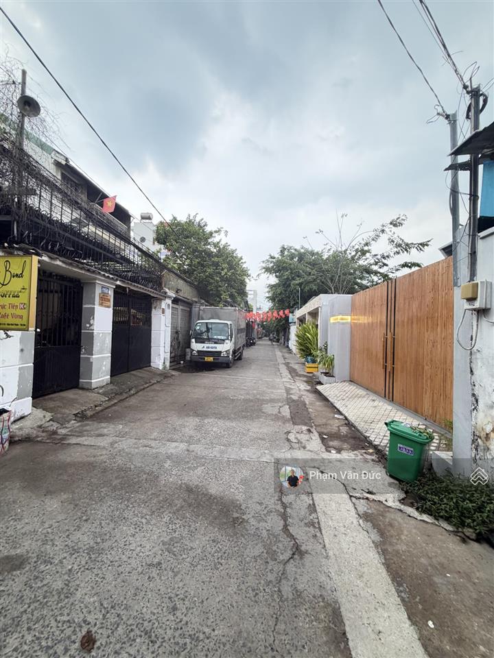 Bán đất tặng nhà cấp 4 dt 200 m (7 x28 ) đường lớn . thích hợp xây chdv . văb phòng . ở . cty ...