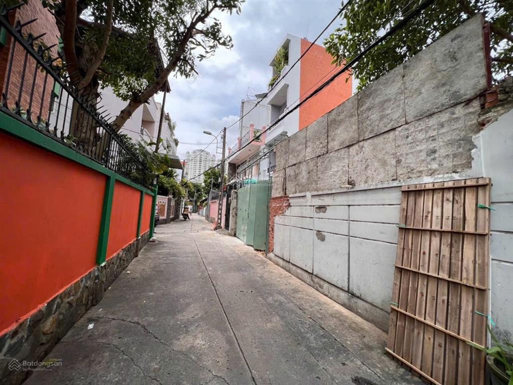 Cho thuê mbkd đất trống khu cư xá lê đại hành rộng hơn 200m2.