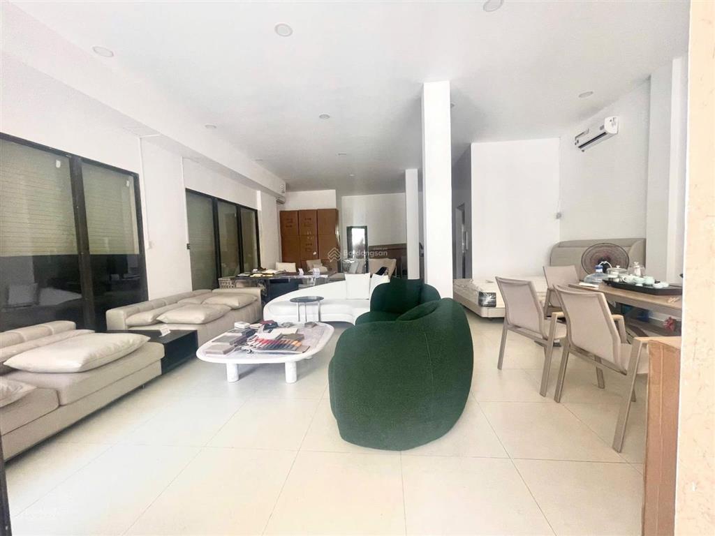 Cho thuê mặt bằng tầng trệt căn góc 2 mặt tiền cityland park hills dt 7,5x20m giá 20 triệu/tháng