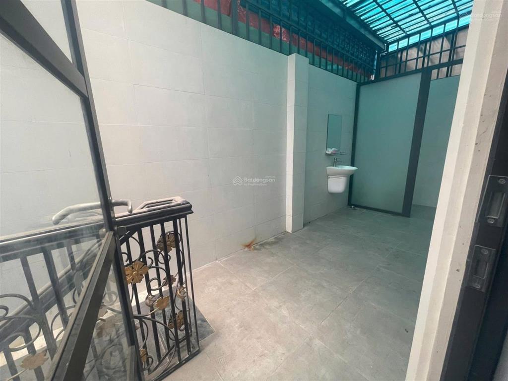 Cho thuê mặt bằng tầng trệt căn góc 2 mặt tiền cityland park hills dt 7,5x20m giá 20 triệu/tháng