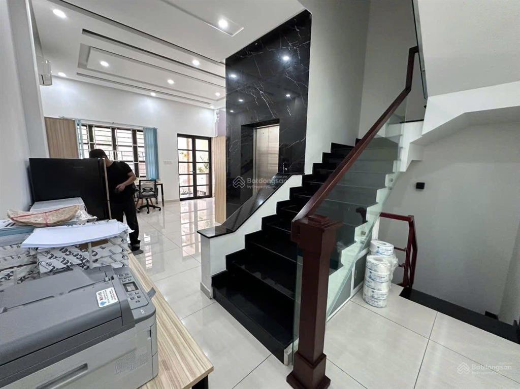Nhà phố cityland park hills ngay lotte mart gò vấp, 1 hầm  4 lầu, thang máy  full máy lạnh