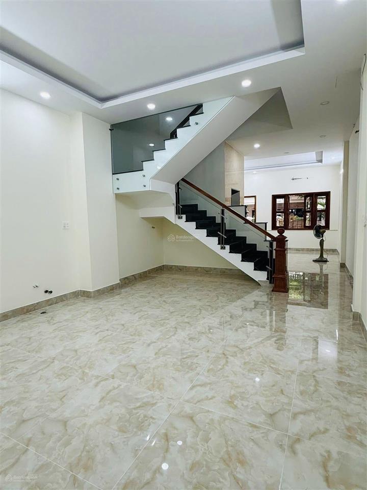 Cho thuê nhà phố cityland park hills gò vấp, 1 hầm 4 lầu, có thang máy, full máy lạnh, giá 45 triệu