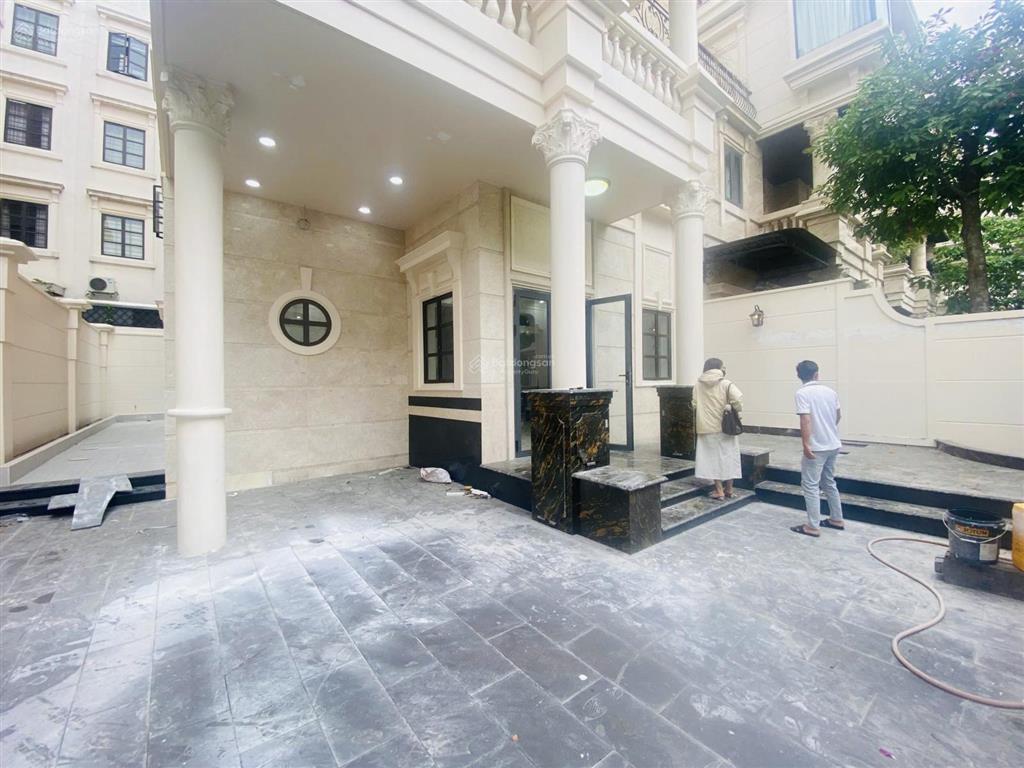 Cho thuê biệt thự cityland park hills p.10 gò vấp, dt 10x20m, 1 trệt 3 lầu, có thang máy, máy lạnh