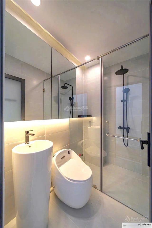 Nhà 2 mặt tiền trước sau  ngay góc huỳnh văn bánh  hẻm 4m  ô tô đỗ cửa, cách mặt tiền 2 căn nhà