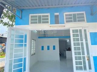 Chính chủ bán căn nhà hưng long ,bình chánh .giá bán 950 triệu .