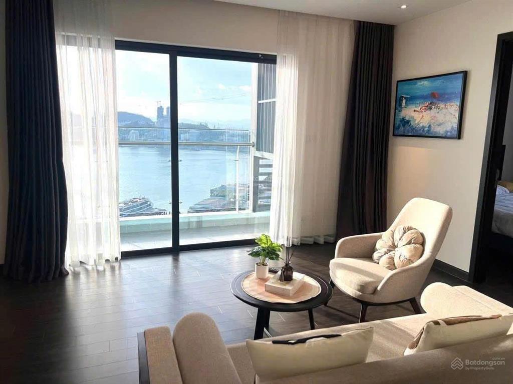 Bán căn sapphire 2 ngủ 2 vệ sinh view chính biển, diện tích 68m2, giá 4,1 tỷ