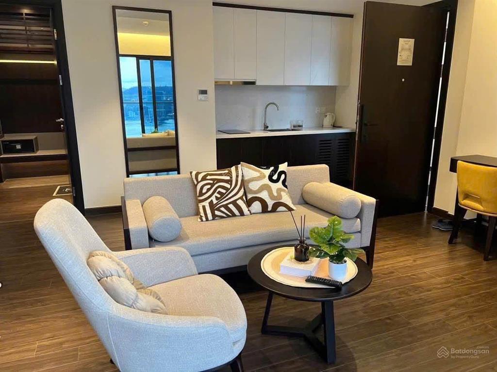 Bán căn sapphire 2 ngủ 2 vệ sinh view chính biển, diện tích 68m2, giá 4,1 tỷ