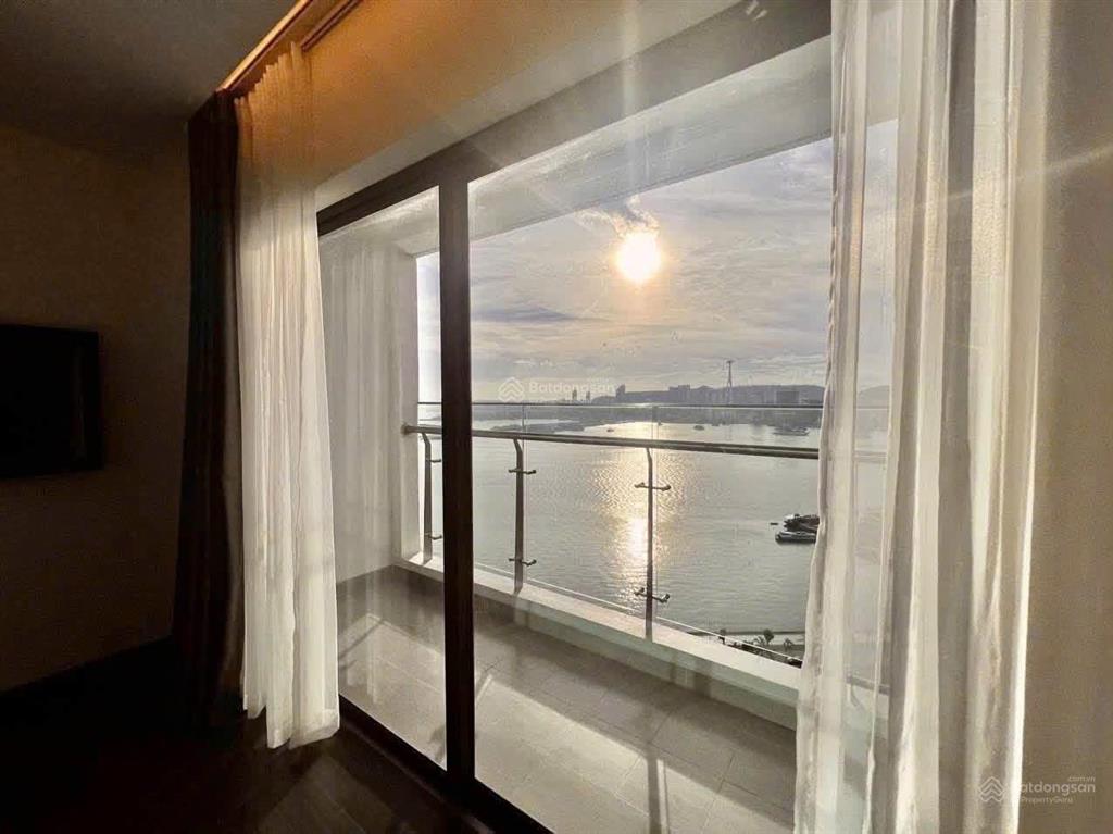 Bán căn sapphire 2 ngủ 2 vệ sinh view chính biển, diện tích 68m2, giá 4,1 tỷ