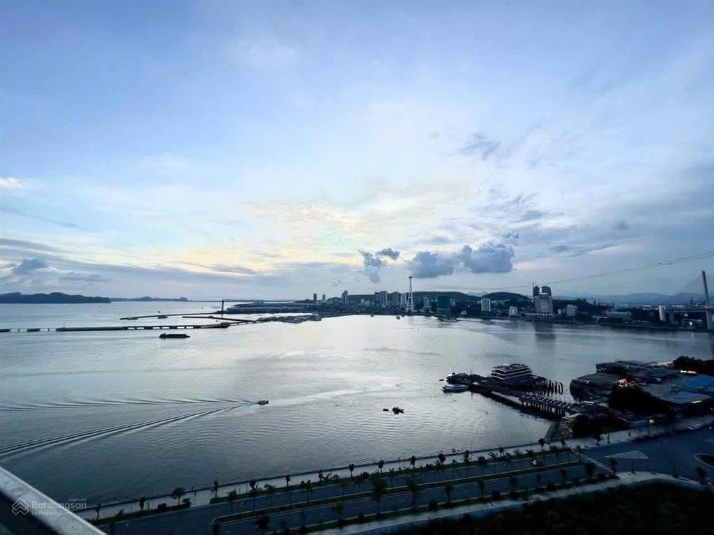 Bán căn sapphire 2 ngủ 2 vệ sinh view chính biển, diện tích 68m2, giá 4,1 tỷ