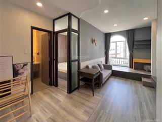 Cho thuê cc mini 1pn, 1 phòng khách rộng, nội thất đẹp xịn, thang máy, ban công nắng, ngay giáp q1