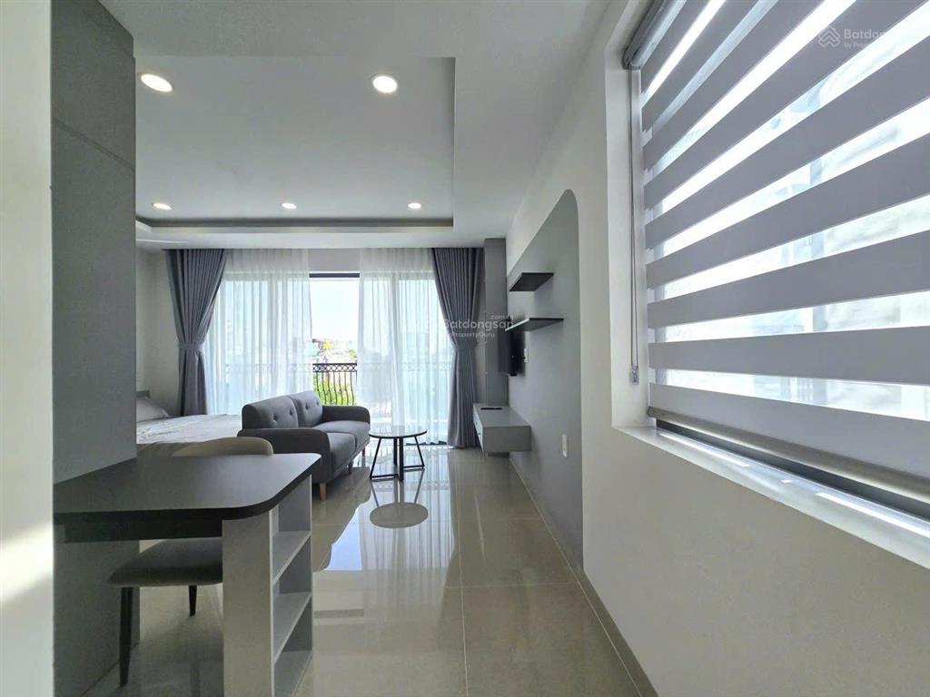 Căn hộ cho thuê full nội thất  ban công thoáng tiện di chuyển trung tâm