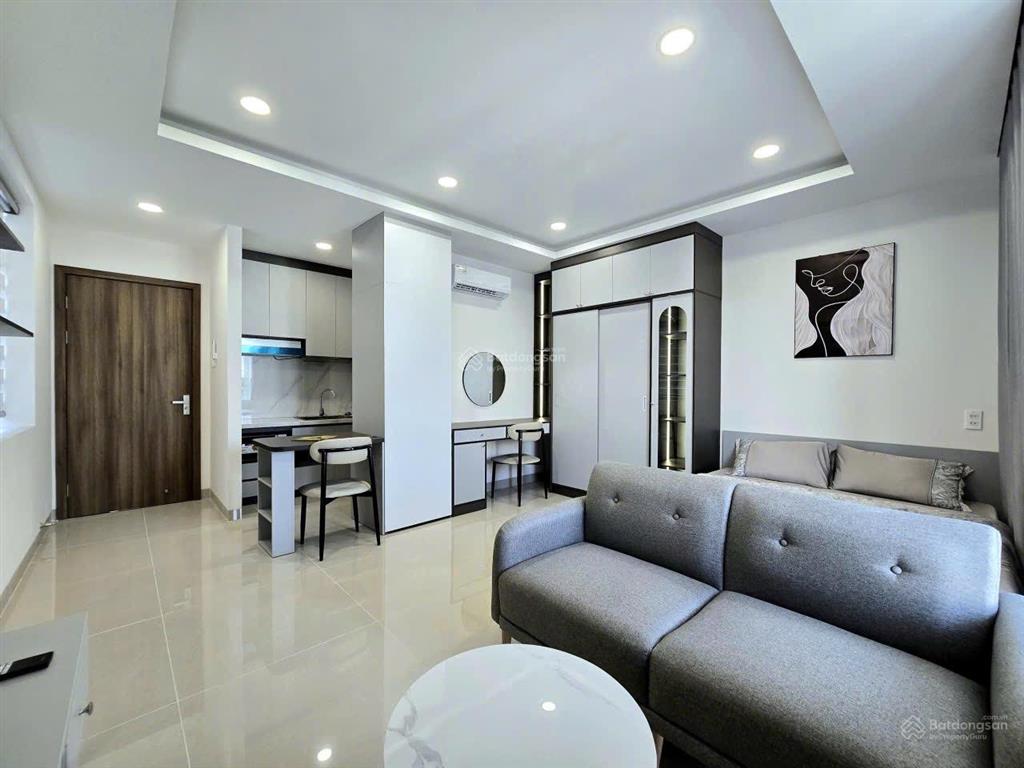 Căn hộ cho thuê full nội thất  ban công thoáng tiện di chuyển trung tâm