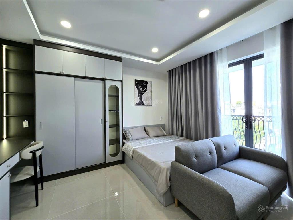 Căn hộ cho thuê full nội thất  ban công thoáng tiện di chuyển trung tâm