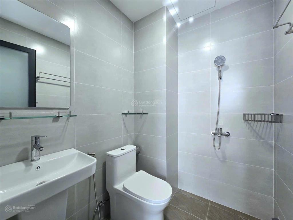 Căn hộ cho thuê full nội thất  ban công thoáng tiện di chuyển trung tâm