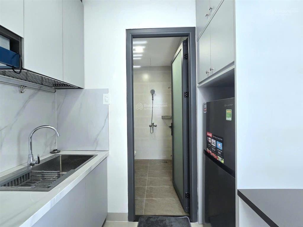 Căn hộ cho thuê full nội thất  ban công thoáng tiện di chuyển trung tâm