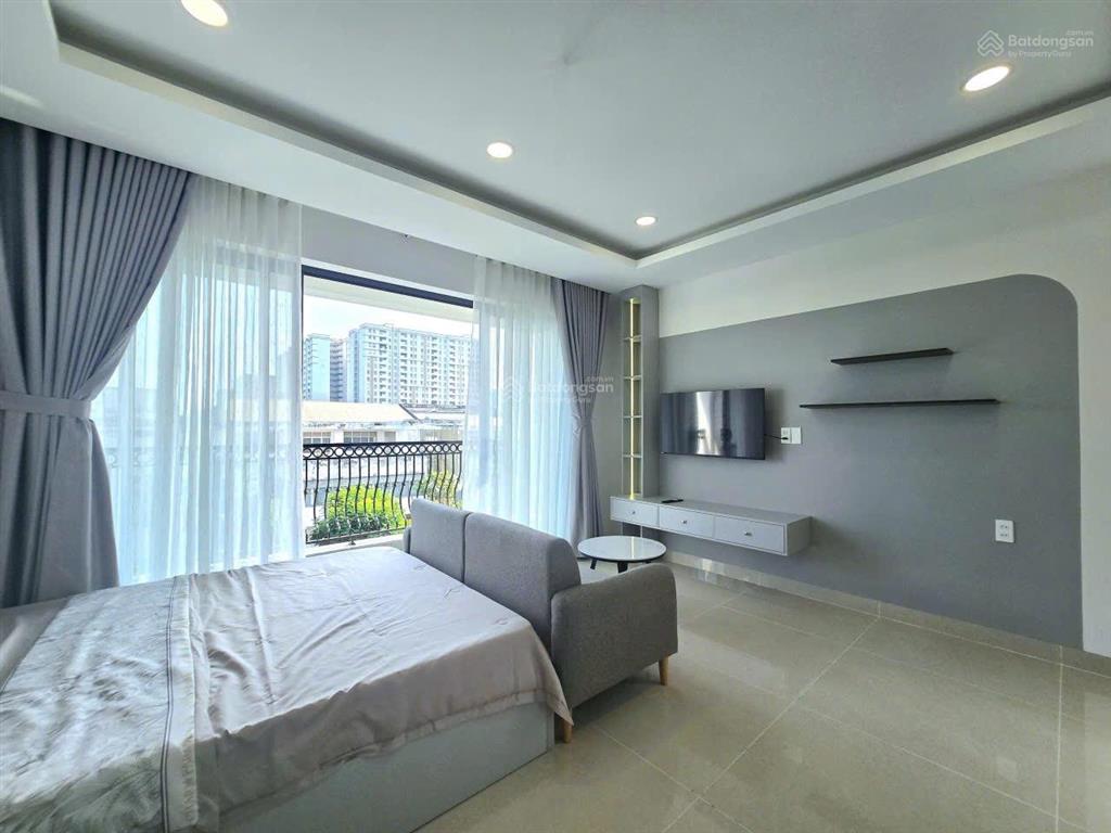 Căn hộ cho thuê full nội thất  ban công thoáng tiện di chuyển trung tâm