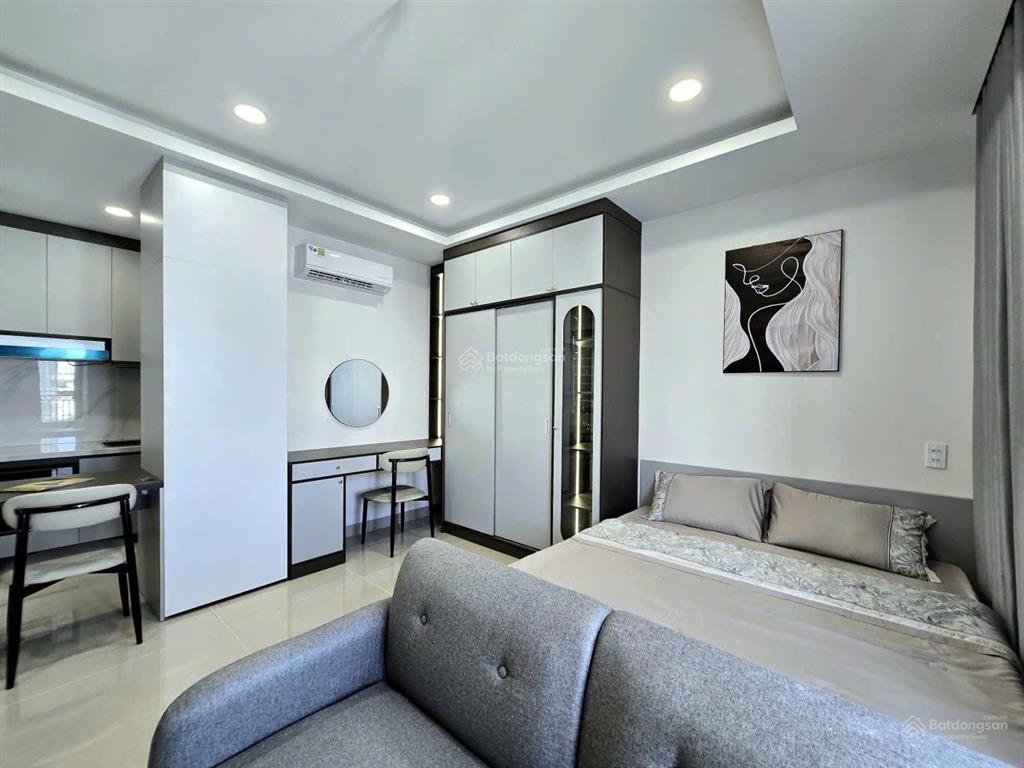 Căn hộ cho thuê full nội thất  ban công thoáng tiện di chuyển trung tâm