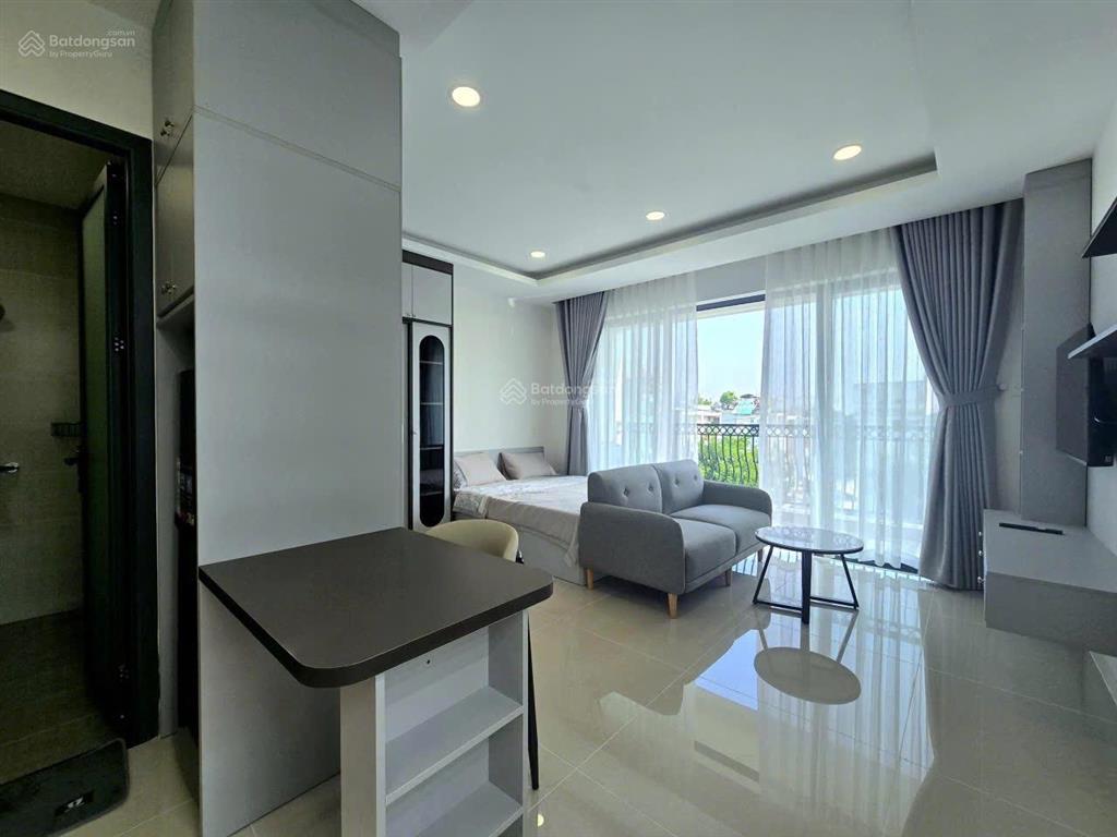 Căn hộ cho thuê full nội thất  ban công thoáng tiện di chuyển trung tâm