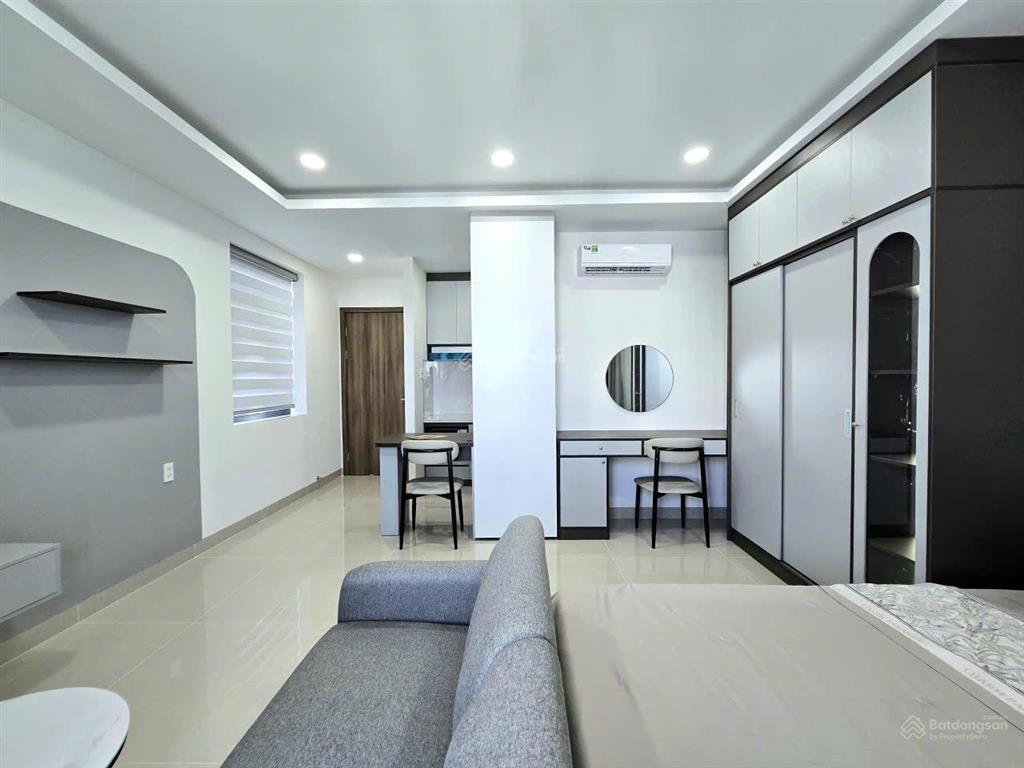 Căn hộ cho thuê full nội thất  ban công thoáng tiện di chuyển trung tâm