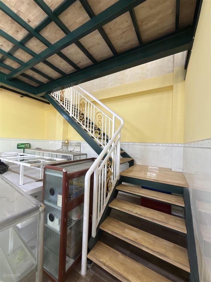 Cho thuê kho, nhà xưởng 600m², 12x35m tại đt 823d, long an, 25 triệu vnd/th, bán 22 triệu vnđ/m2