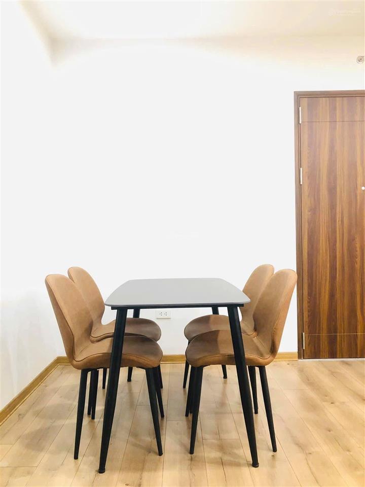 Giá bao thị trường căn 70m2 2pn 2wc bc đông nam , tầng 12 đẹp , nội thất đẹp giá chỉ hơn 4ty,sổ săn