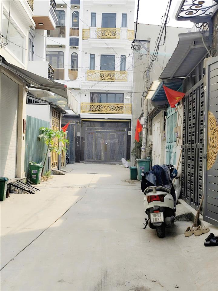 3 tỷ giảm còn 2 tỷ 750. nhà 63m2 đường số 7, gv xây 3 tầng. gần vòng xoay phạm văn đồng, hẻm ô tô