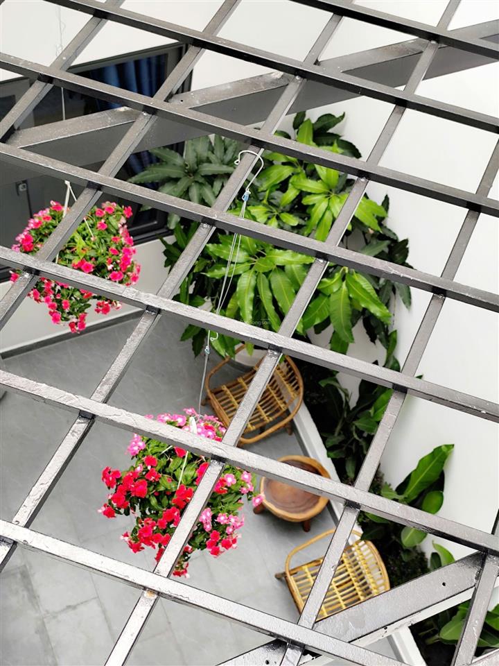 3 tỷ giảm còn 2 tỷ 750. nhà 63m2 đường số 7, gv xây 3 tầng. gần vòng xoay phạm văn đồng, hẻm ô tô