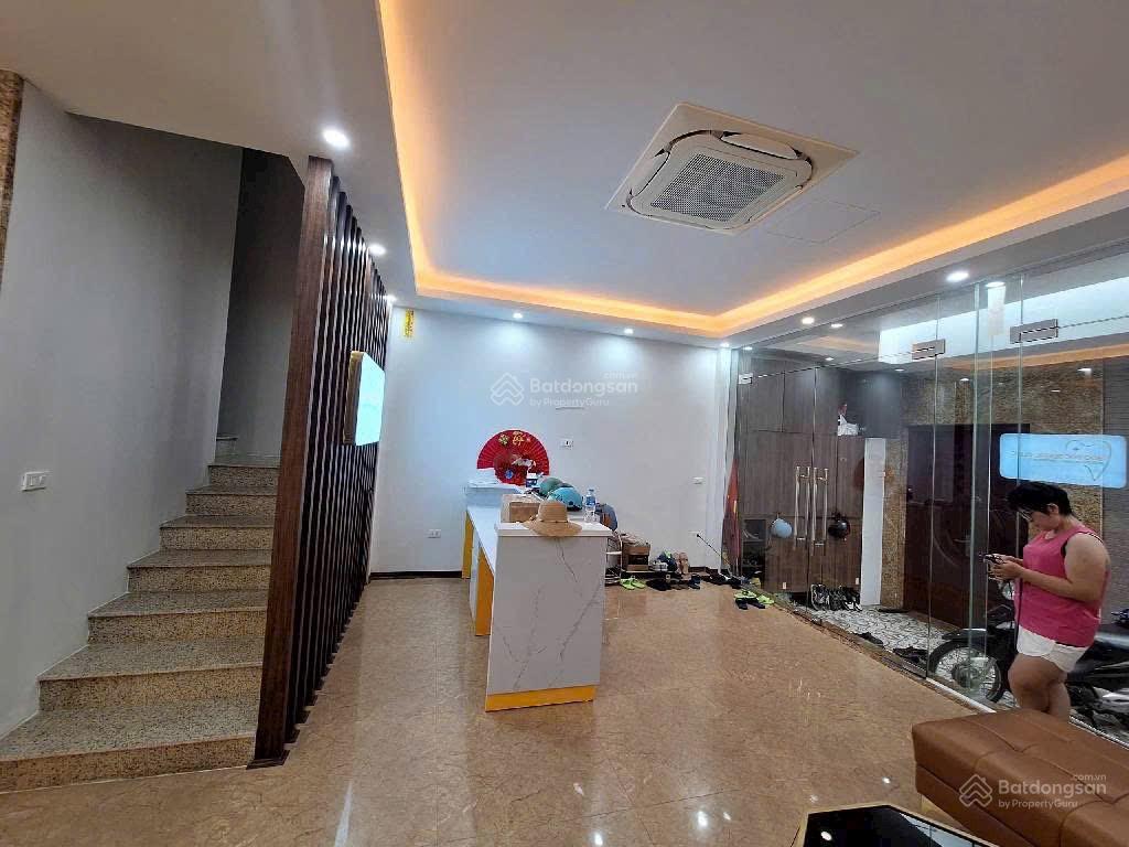 Ngay royal city  45.5 tỷ  92m2  7 tầng  mt 6m  thang máy  kd  vp