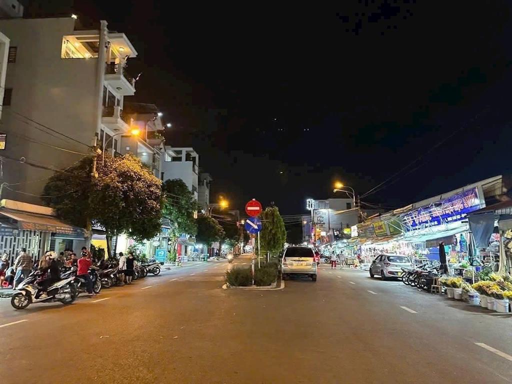 (14,5 tỷ) bán căn nhà 3 tầng kiên cố mt đường đại lộ 2 đối diện chợ phước bình, dt đất 4*22=88m²