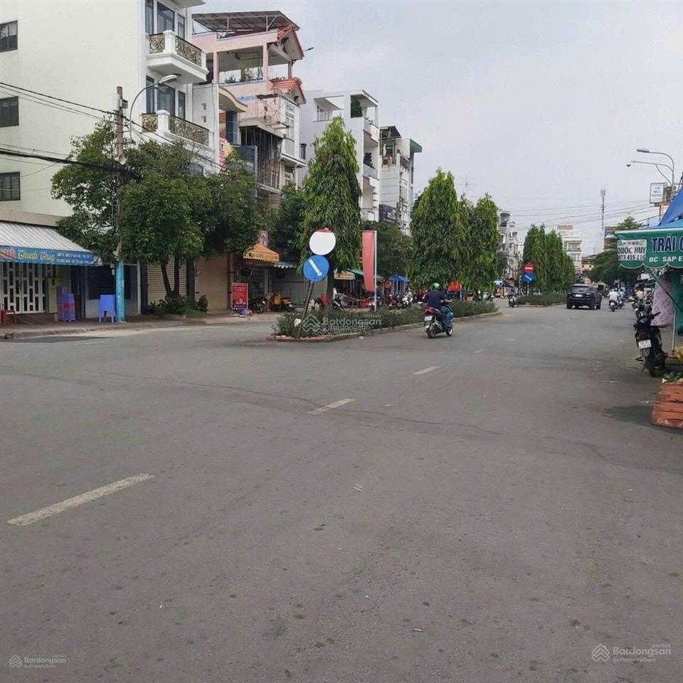 Gấp nhà mặt tiền đường 16m phường phước bình cách đỗ xuân hợp đúng 50m, thông số đẹp 10*32=320m2