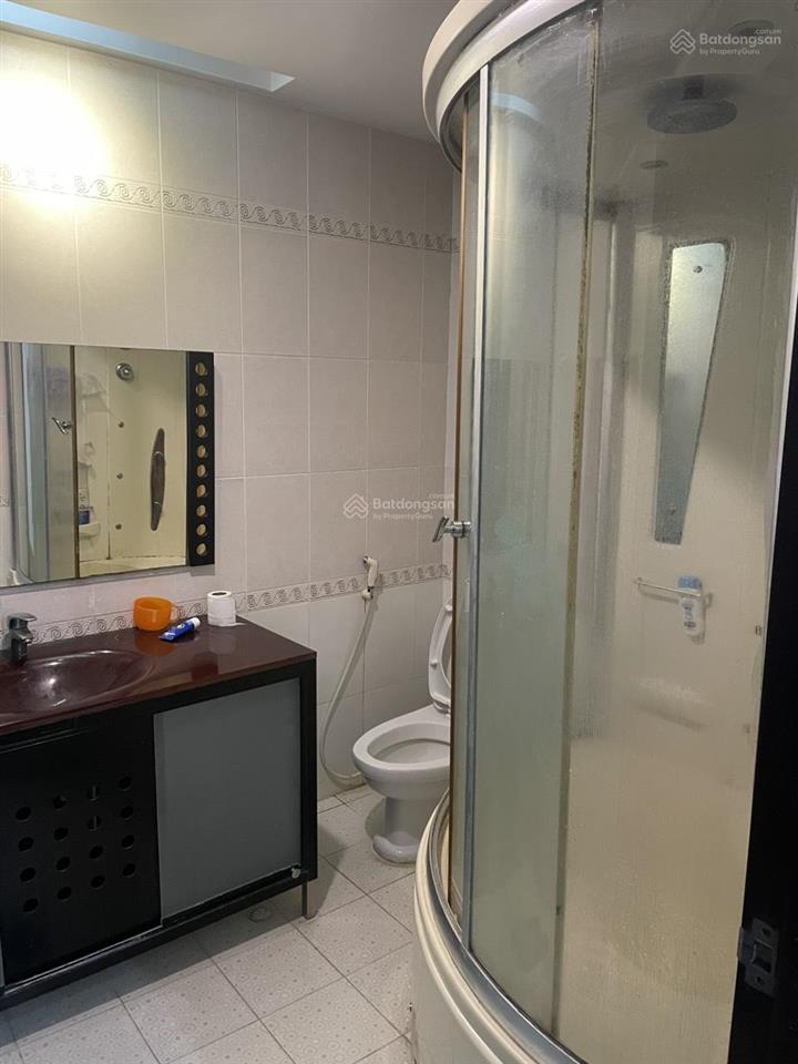 Cần bán căn hộ 2pn diện tích lớn, vị trí đẹp, có đầy đủ nội thất. tầng trung thoáng mát