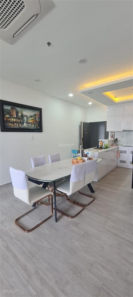 Đi định cư cần bán căn hộ 2pn lacasa căn góc tầng cao, view hồ bơi và sông sài gòn, full nội thất.