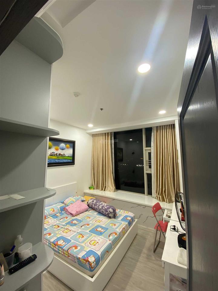 Đi định cư cần bán căn hộ 2pn lacasa căn góc tầng cao, view hồ bơi và sông sài gòn, full nội thất.