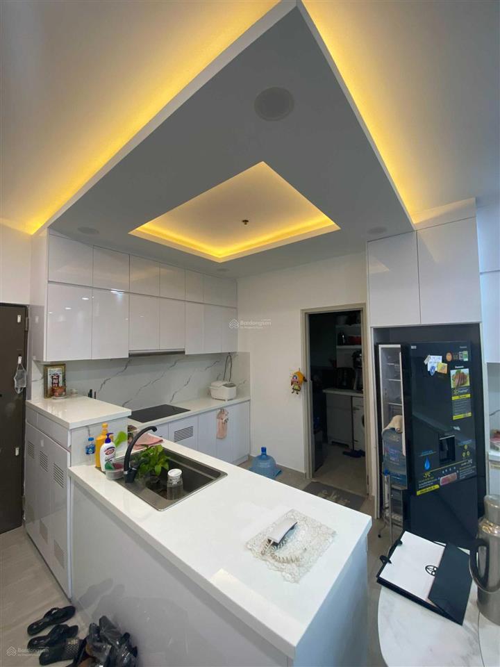 Đi định cư cần bán căn hộ 2pn lacasa căn góc tầng cao, view hồ bơi và sông sài gòn, full nội thất.
