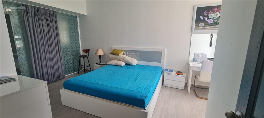 Đi định cư cần bán căn hộ 2pn lacasa căn góc tầng cao, view hồ bơi và sông sài gòn, full nội thất.