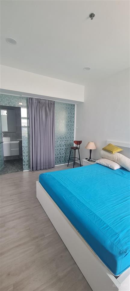 Đi định cư cần bán căn hộ 2pn lacasa căn góc tầng cao, view hồ bơi và sông sài gòn, full nội thất.