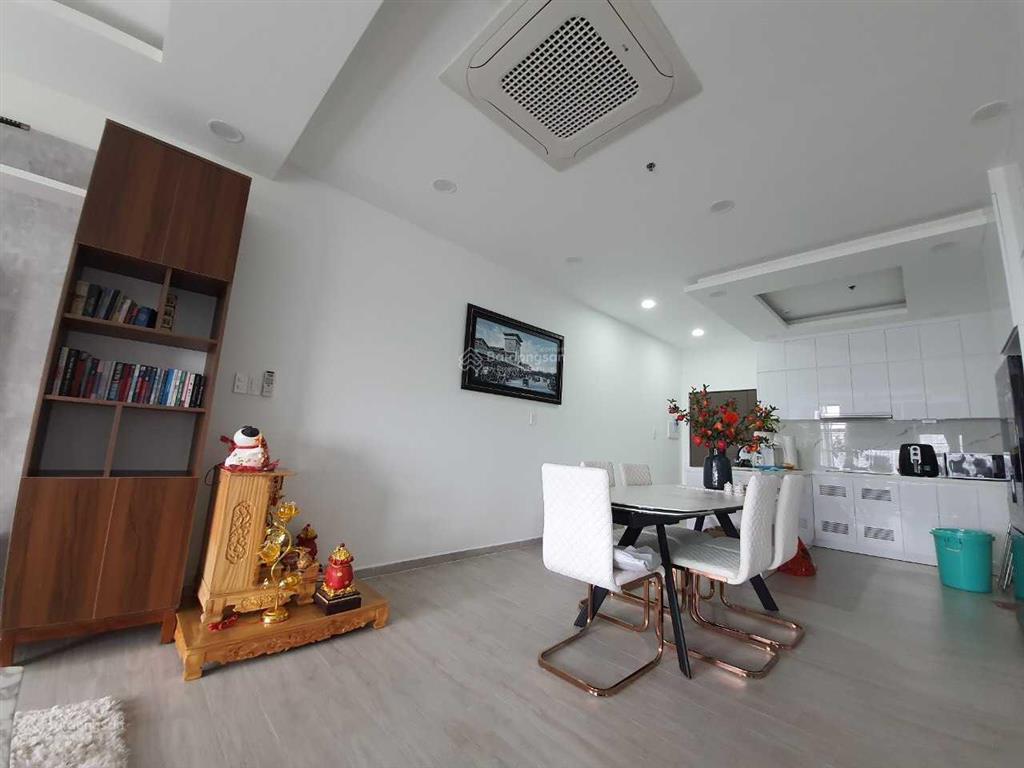 Đi định cư cần bán căn hộ 2pn lacasa căn góc tầng cao, view hồ bơi và sông sài gòn, full nội thất.