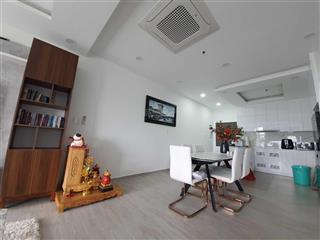 Đi định cư cần bán căn hộ 2pn lacasa căn góc tầng cao, view hồ bơi và sông sài gòn, full nội thất.