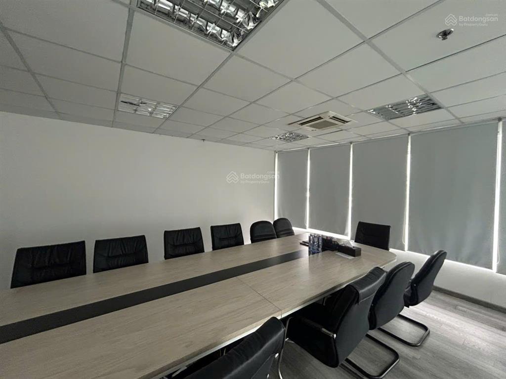 Cần cho thuê văn phòng tại trung tâm quận 7, có vị trí đẹp, đã hoàn thiện bên trong, an ninh tốt