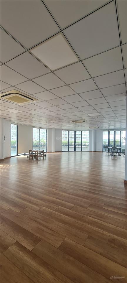 Cho thuê tầng 1 tòa nhà văn phòng góc 2 mặt tiền đường lê thị chợ, phường phú thuận quận 7 giá tốt.