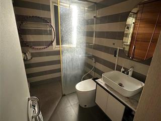 Cần bán căn hộ 2pn diện tích lớn, vị trí đẹp, có đầy đủ nội thất. tầng trung thoáng mát