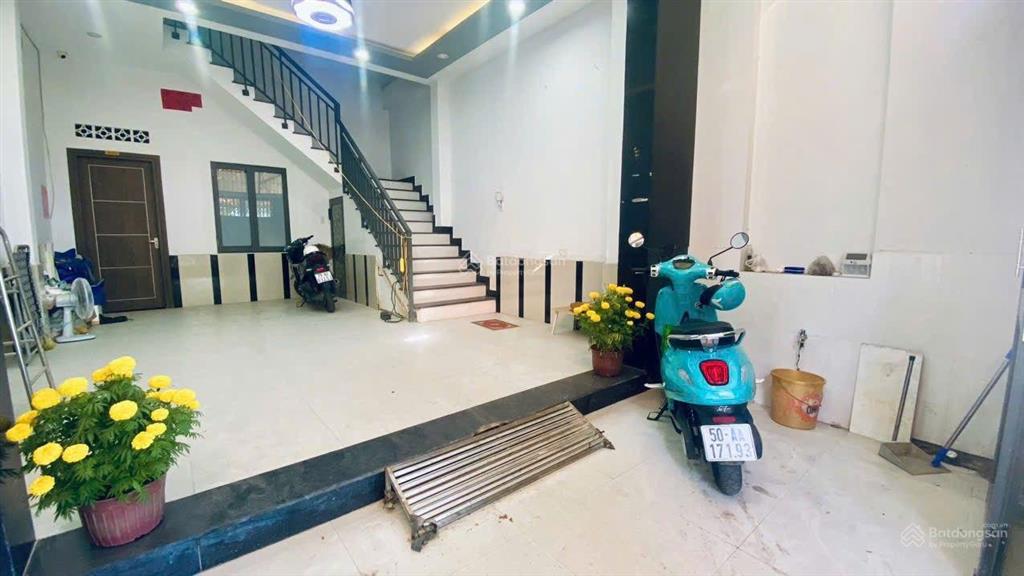 Chủ cần bán nhà 3 tầng 5 phòng khép kín có dòng tiền cho thêu 18tr/tháng.