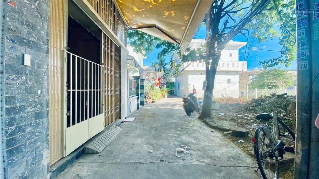 Chủ cần bán nhà 3 tầng 5 phòng khép kín có dòng tiền cho thêu 18tr/tháng.