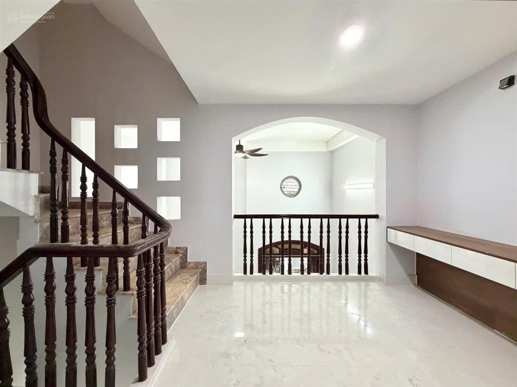 Cần bán nhà 5 tầng hẻm 48 hồ biểu chánh, phú nhuận  ngang 5m thoáng  khu an ninh. nhà mới ở ngay