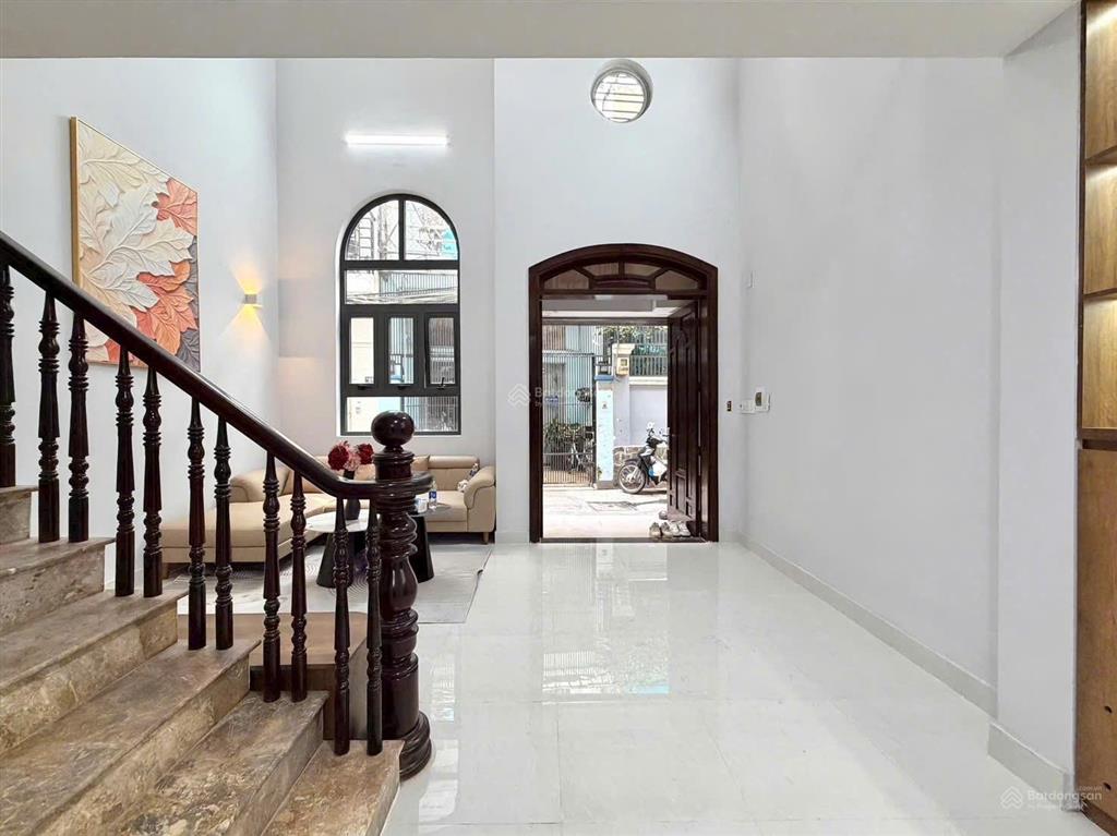 Cần bán nhà 5 tầng hẻm 48 hồ biểu chánh, phú nhuận  ngang 5m thoáng  khu an ninh. nhà mới ở ngay