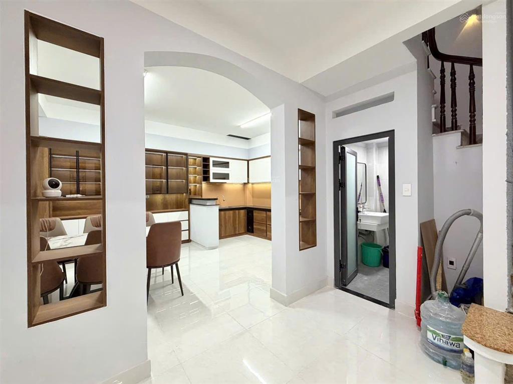 Cần bán nhà 5 tầng hẻm 48 hồ biểu chánh, phú nhuận  ngang 5m thoáng  khu an ninh. nhà mới ở ngay