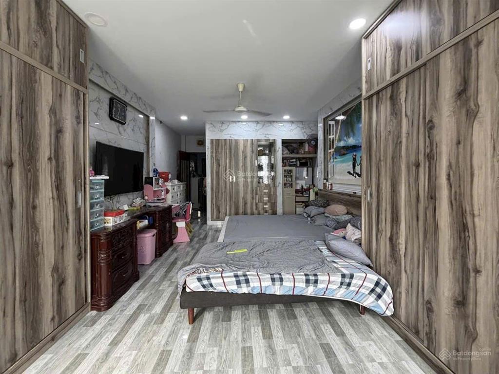 Hạ giá  chính chủ cần bán nhà khu vip trương quốc dung, phú nhuận  5 tầng  nhà chủ lâu đời