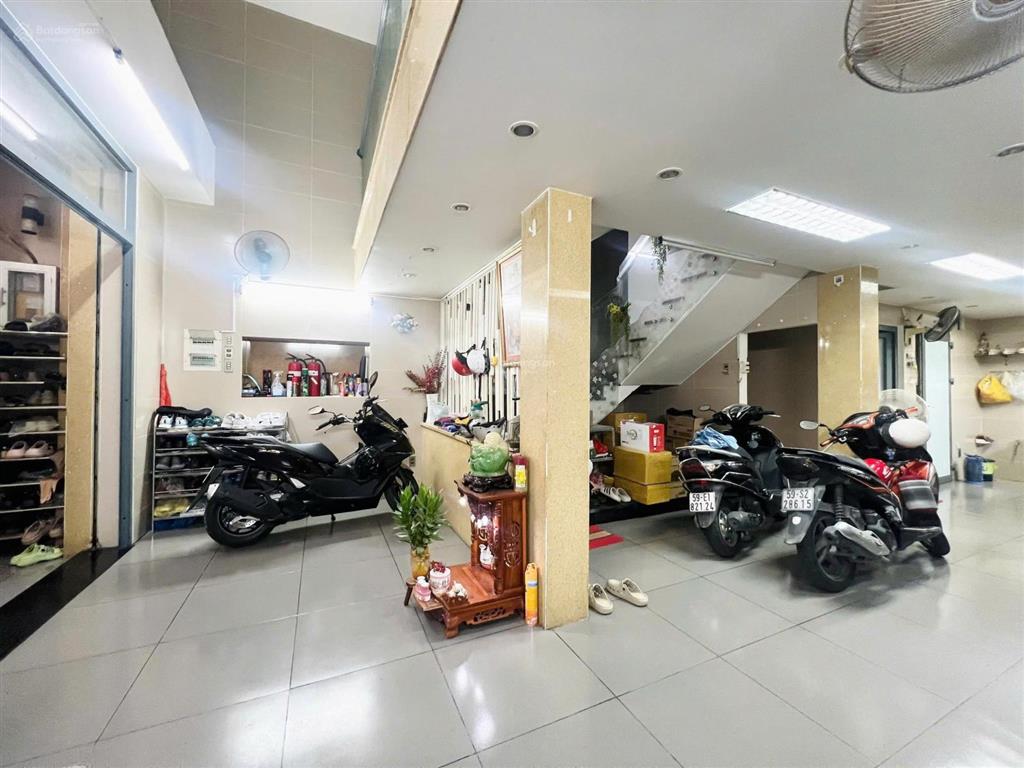 24.8 tỷ  cần bán biệt thự nội khu thích quảng đức, phú nhuận  cách phan đăng lưu chỉ 50m