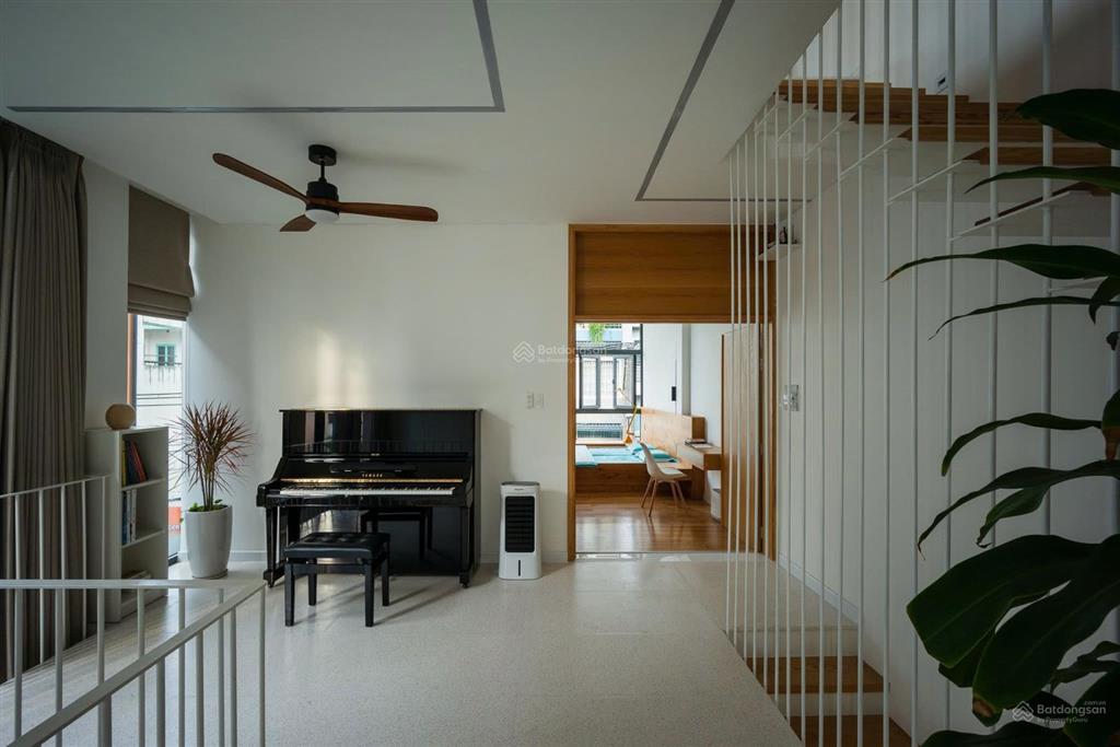 Định cư bán gấp nhà 2mt bùi văn thêm sát hồng hà, phú nhuận  ngang 5.5m  nhà mới ở ngay