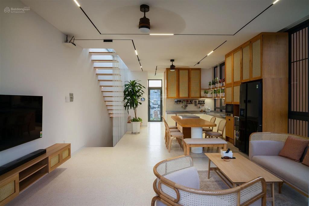 Định cư bán gấp nhà 2mt bùi văn thêm sát hồng hà, phú nhuận  ngang 5.5m  nhà mới ở ngay